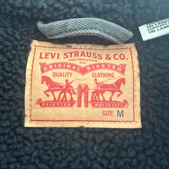 levi’s black jean jacket with fluffy inside - Picture 4 of 4